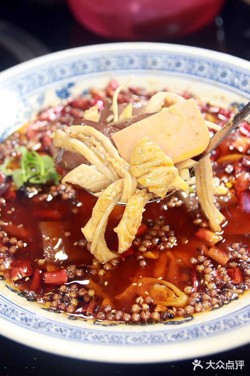 海吃海喝哪里去，何记铁锅炖大鹅