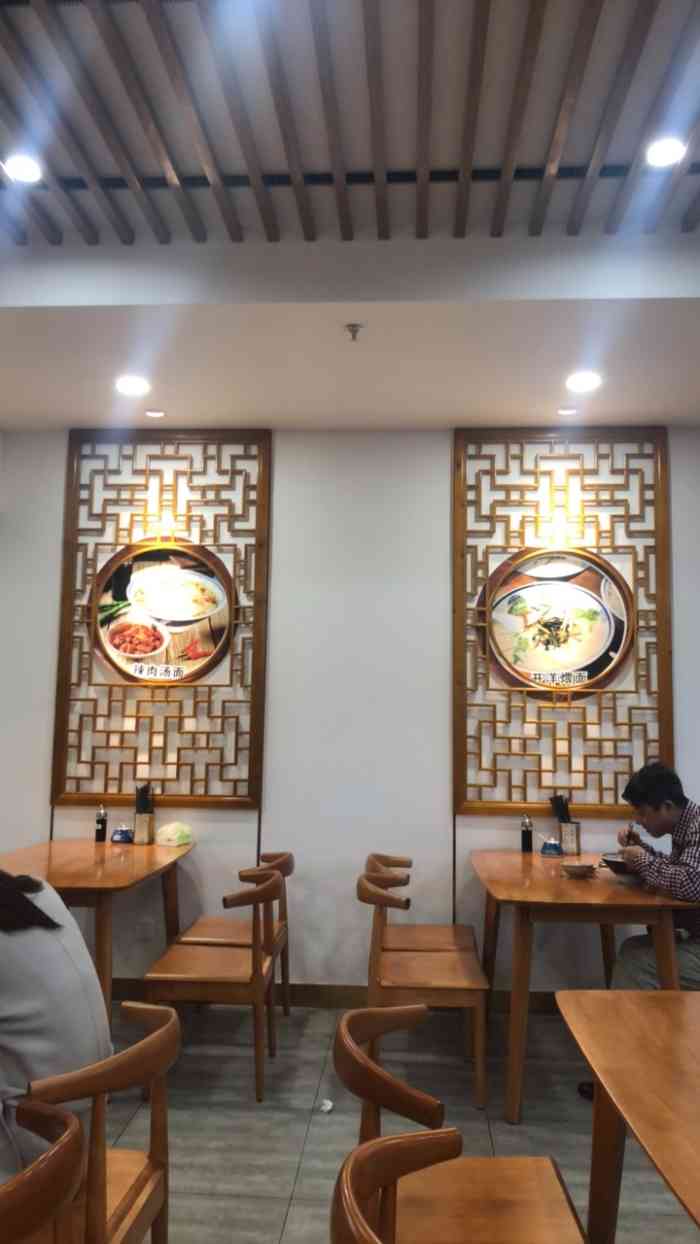 聚面阁-"新开的面馆.中式风情装修,古风朴实.座椅."-大众点评移动版