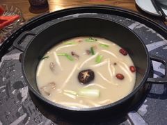 -三人行骨头王火锅(长寿店)