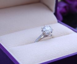 -威德钻石-克拉钻大本营(南京东路店)