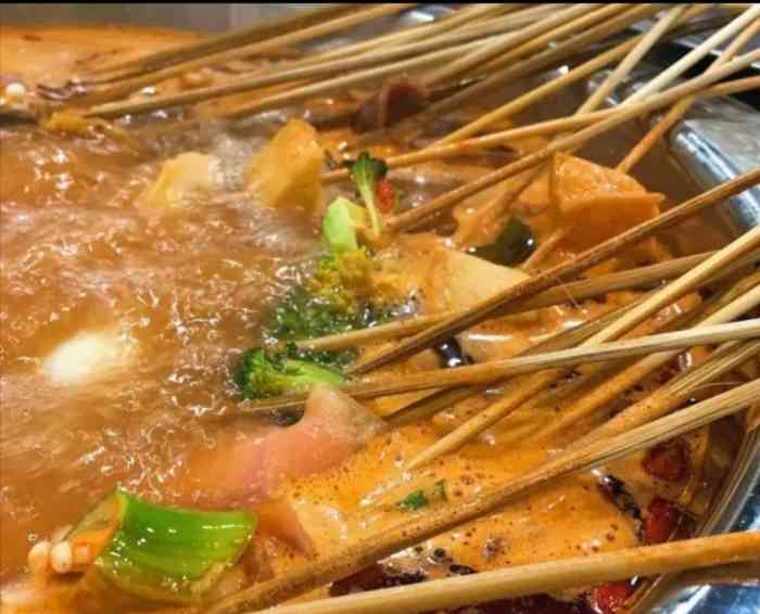 玉林串串香(华农店)-"三个人大概吃了两百多,用了一个套餐.羊肉.