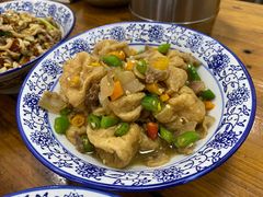 五花肉焖油豆腐-好呷八大碗(五羊店)