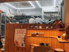 大堂-天井·丑面包搭咖啡
