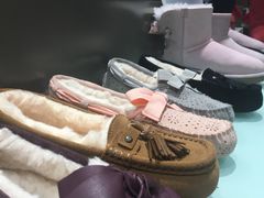 -UGG(燕莎奥特莱斯购物中心店)