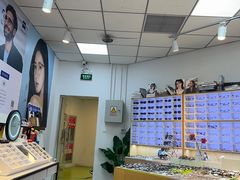 -天空之镜眼镜店蔡司依视路配镜授权零售店(望京颐堤港店)
