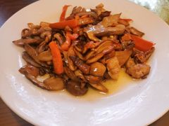 腊肉炒牛肝菌-翕庐小苑