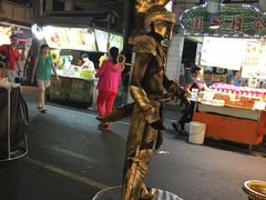 -六合夜市