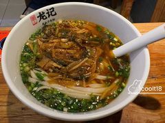 原汤酸辣竹笋丝粉-湘人龙记老长沙米粉(鸟巢店)