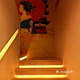 发饰挂件，还有扇子之类的