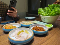 精品小菜-明洞阿姨·韩式酱蟹烤肉·创意料理(三元桥店)