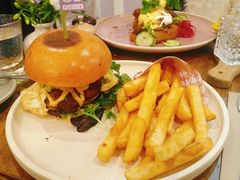 -FLOVIE FLORIST CAFE