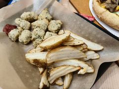 -达美乐比萨(南京路店)