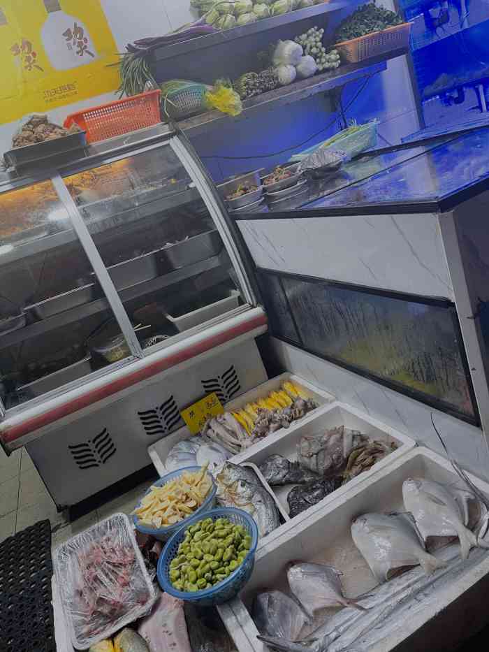 这一片的排档中这家算老店了叫惯了大块头排档才发现招牌是大块头饭店