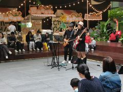 -瑞虹新天地月亮湾