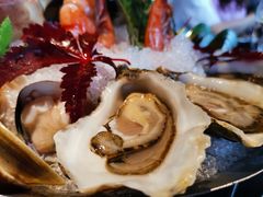 新鲜生蚝搭配柠檬和小洋葱-AZUL by FUEL蓝色·法式酒馆(琶醍店)