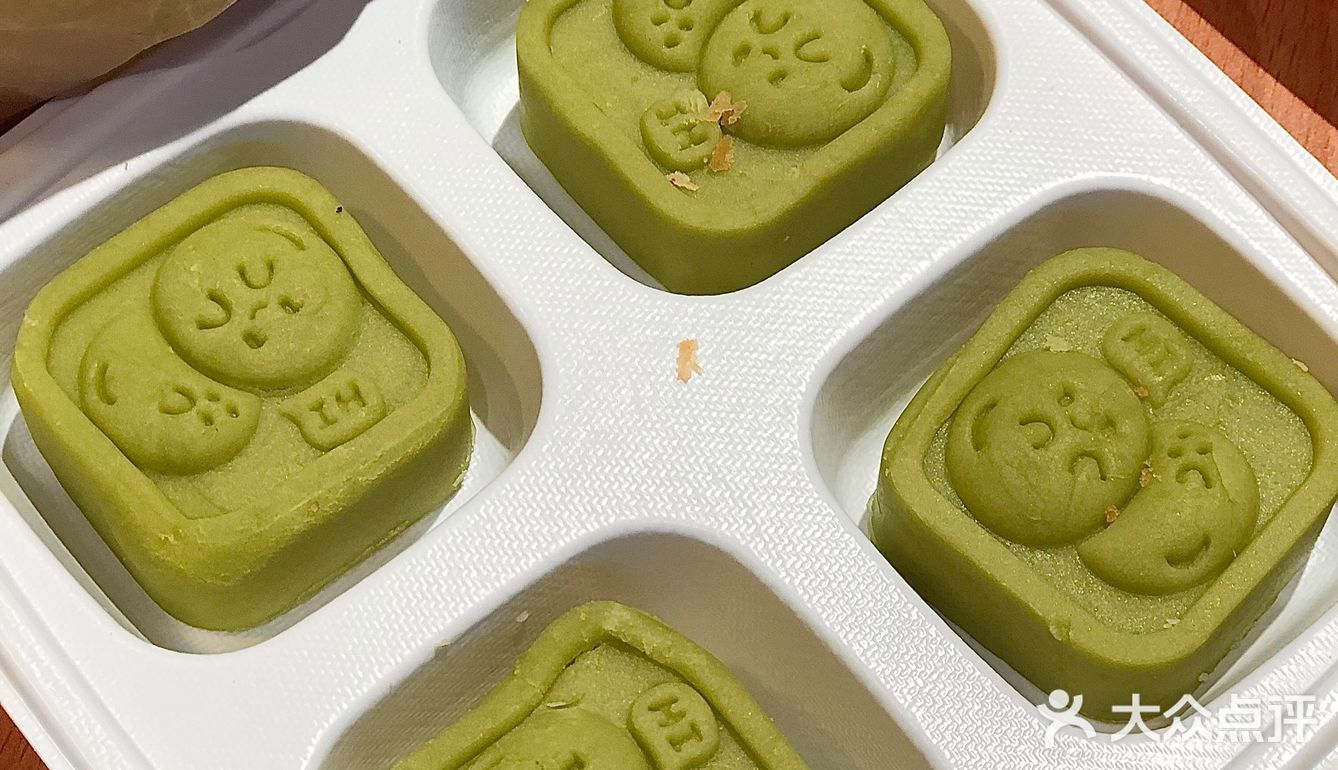 奶油巨巨巨绵密，比普通泡芙大一些！