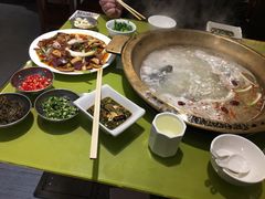 -颜氏双江清水鱼一养身火锅(磁器口店)