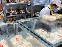 面包甜点陈列柜-白玉兰食品(汇联商厦店)