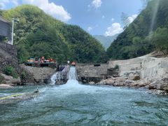 -安吉龙王山峡谷漂流