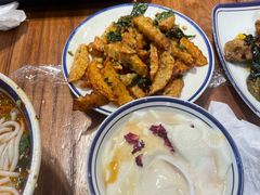 -云阿蛮云南生烫牛肉米线(奉贤路店)