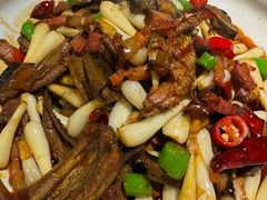 -帅巴人舅母子腊蹄民俗村