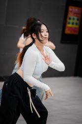 -单色舞蹈
