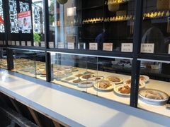 面包甜点陈列柜-新万鑫银丝面·非遗无锡味(惠山古镇店)