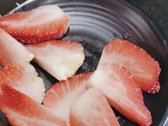 -果松木炭酸菜铜火锅·外婆参鸡汤