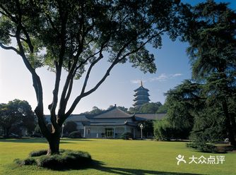 人可以走进院子，而不是塞在屋内