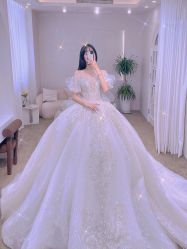 -洋洋婚纱品牌集合店