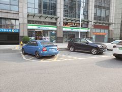 -全家便利店(南峰中心店)