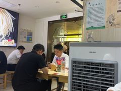 -魔都三兄弟酸辣粉·蘸卤炸串(虹桥万科店)