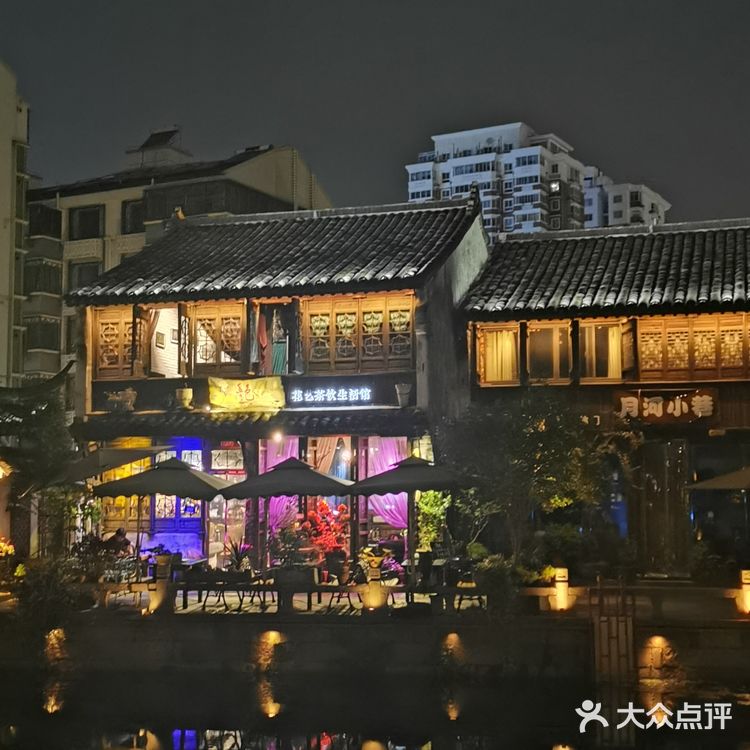 「月河历史街区」和苏州的平江路，无锡的南长街