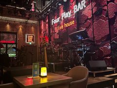-FOUR PLAY BAR