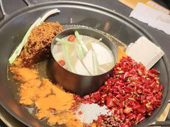 -沸炉重庆老火锅(军事博物馆店)