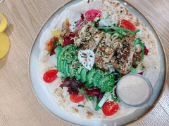 照烧鸡肉配牛油果拉法沙拉-HELLO 27 意面·沙拉·帕尼尼