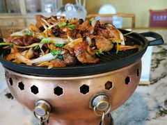 铁板炙烤坝上羊肉羊肉-那家小馆•北京菜•烤鸭(香山店)