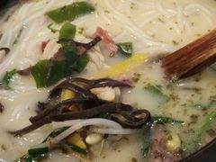 -蒙自源米线大王(东站店)
