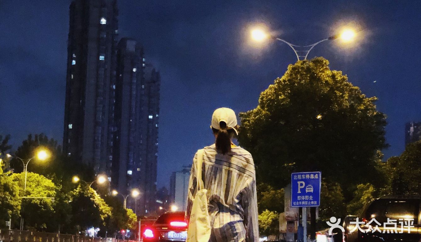 同学说要吃西餐，选择了在南昌环境还比较好的TGS