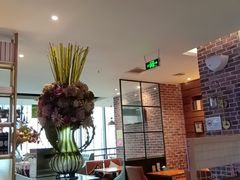 -豪客嘉族·麦尼顿西餐厅(乐福天下店)