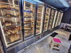 面包甜点陈列柜-钢管厂歆瑞源油卤串串香(春熙路太古里店)