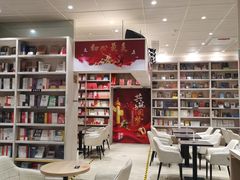 -钟书阁(群光广场店)