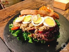 -HIGH FIVE哈福手工汉堡(桂林路店)