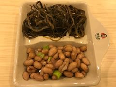小凉菜：凉拌海带丝和水煮花生米-李先生牛肉面大王(北京站售票厅餐厅)