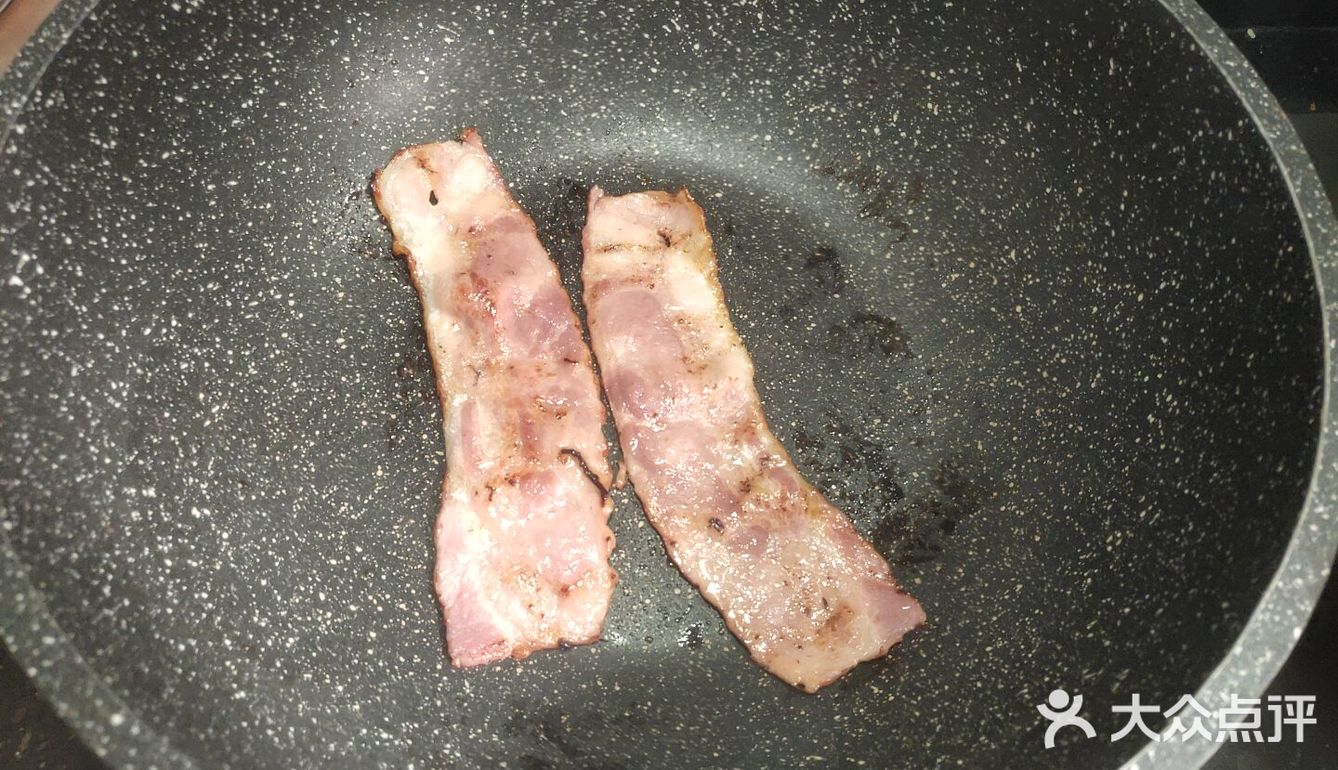 营养美味的早餐——鸡蛋培根三明治