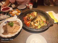 -九牧鱻·渝老鬼重庆火锅(人民路店)