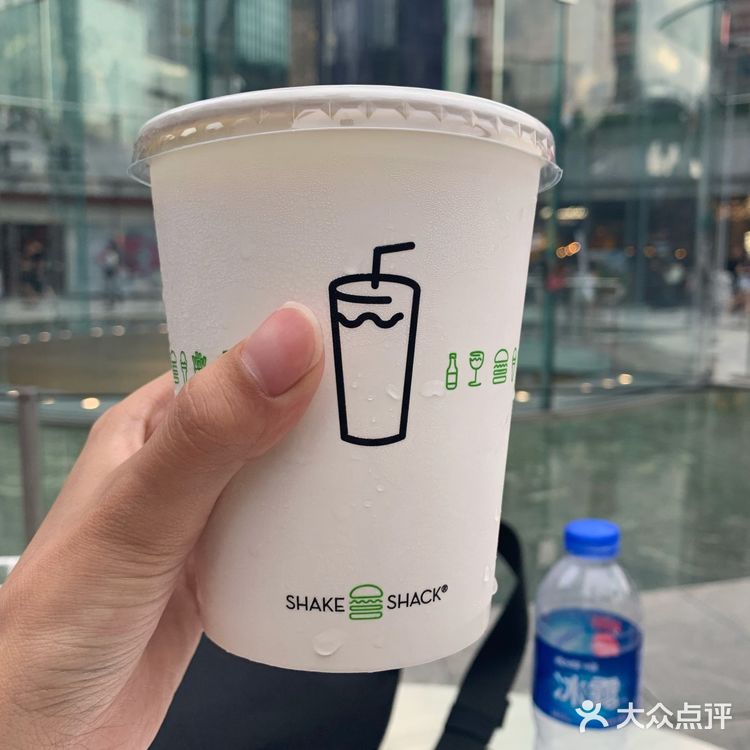 在上海玩的时候吃的shakeshack