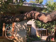 -Chom Cafe and Restaurant