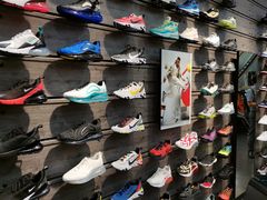 -ABC MART(心斎橋店)