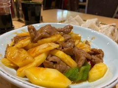 菠萝炒牛肉-龙泉人椰子鸡.糟粕醋.海南菜(三亚旗舰店)